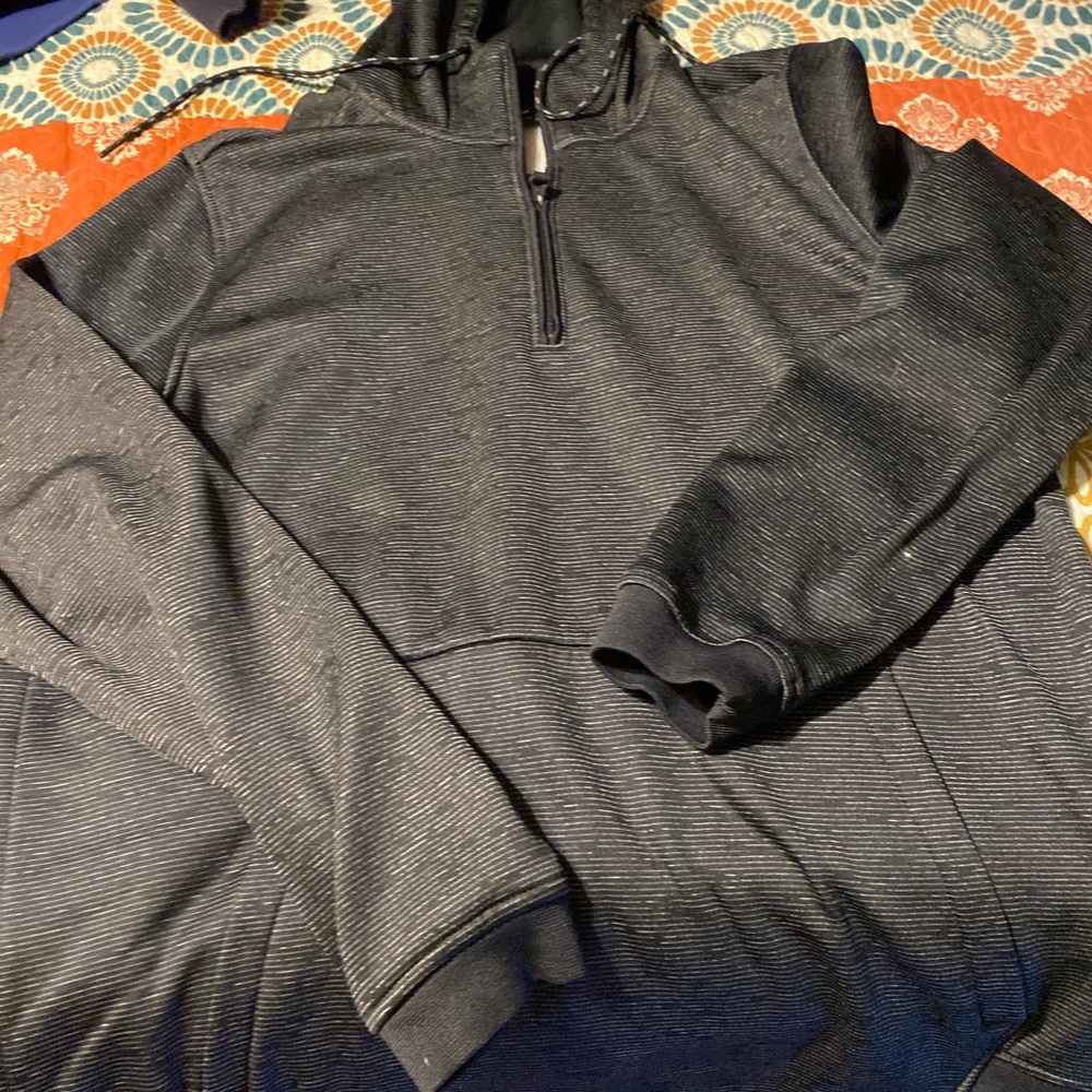 Mens L  Uner Armour never worn half zip pullover